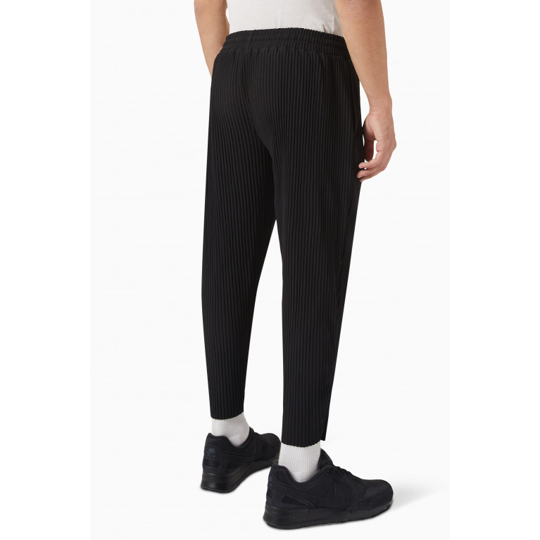 The Giving Movement - Tapered Pants in PLISSE100© Black