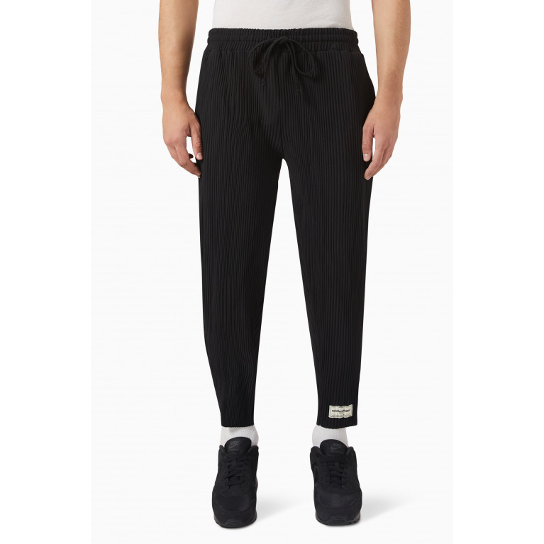 The Giving Movement - Tapered Pants in PLISSE100© Black