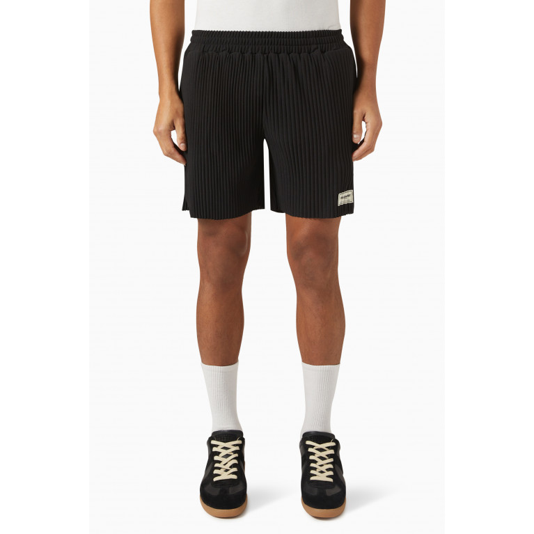 The Giving Movement - Pleated Shorts in PLISSE100© Black