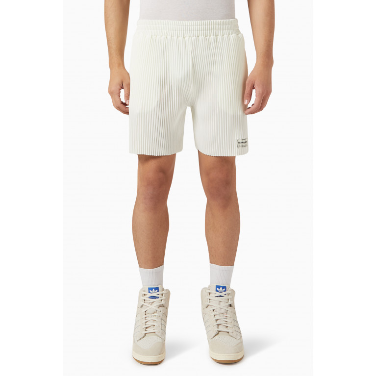The Giving Movement - Pleated Shorts in PLISSE100© Neutral