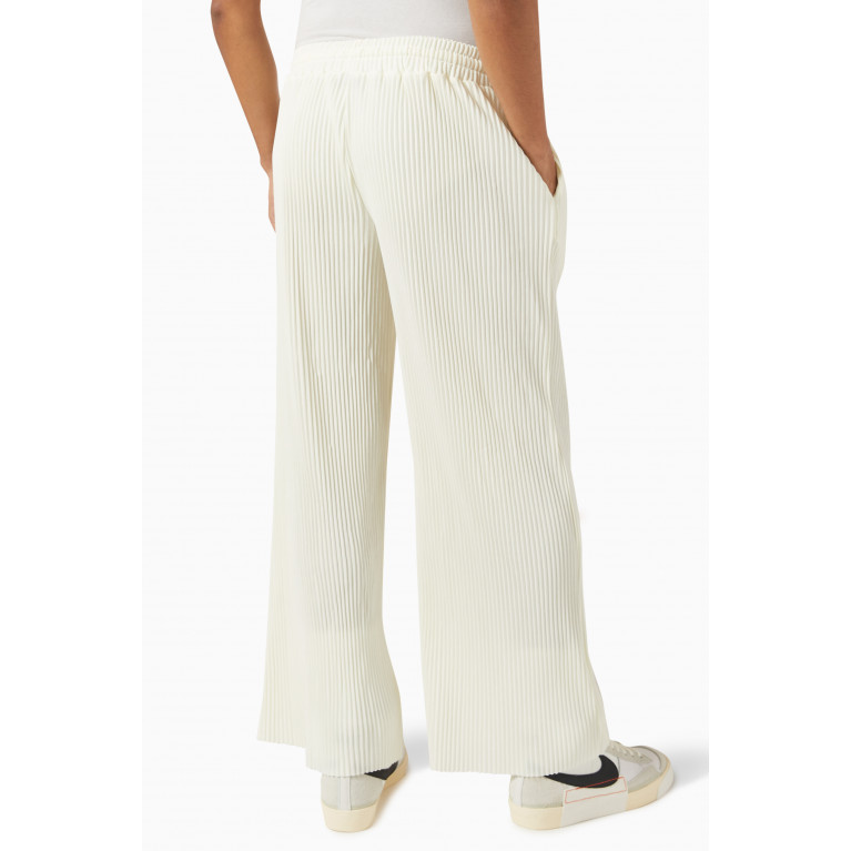 The Giving Movement - Wide-leg Pants in PLISSE100© Neutral