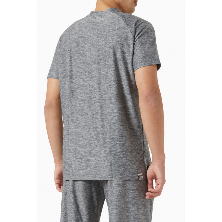 The Giving Movement - Fitted Active T-Shirt in MVMT100© Grey