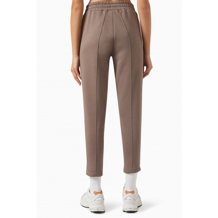 The Giving Movement - Tapered Sweatpants in Organic Fleece Brown