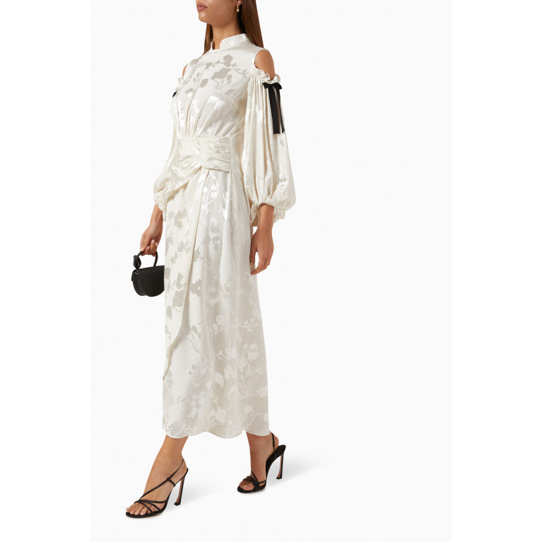 Qui Prive - Floral-print Cold-shoulder Maxi Dress in Jacquard White