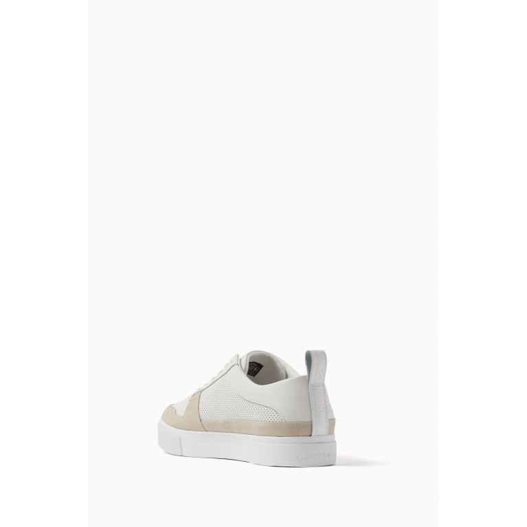 Calvin Klein - Low Top Vulcanized Sneakers in Leather White