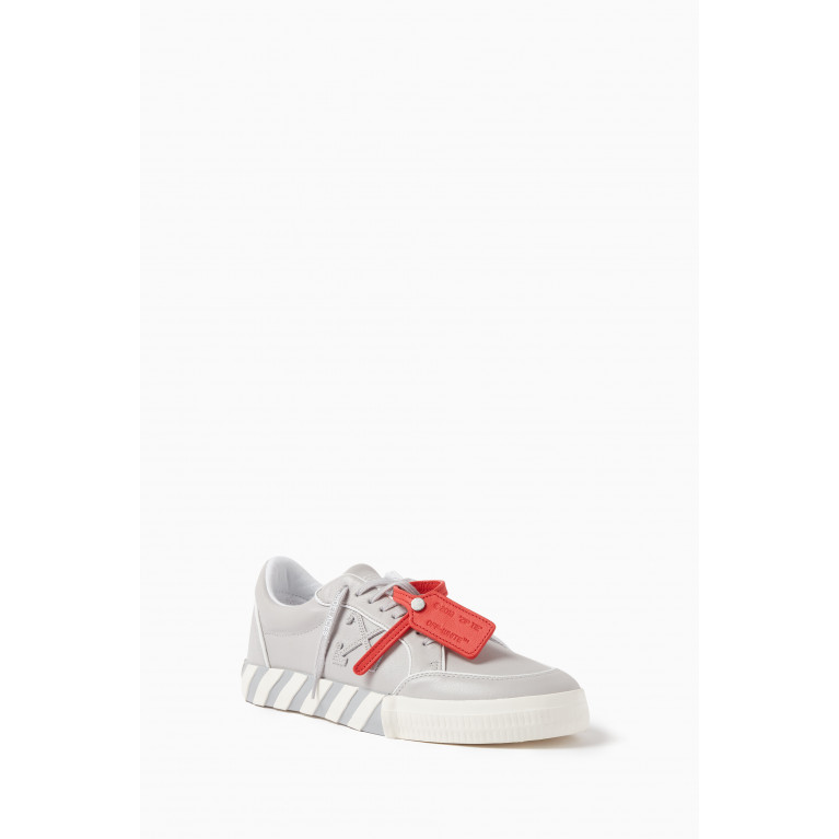 Off-White - Low Vulcanized Outlined Sneakers in Leather Grey