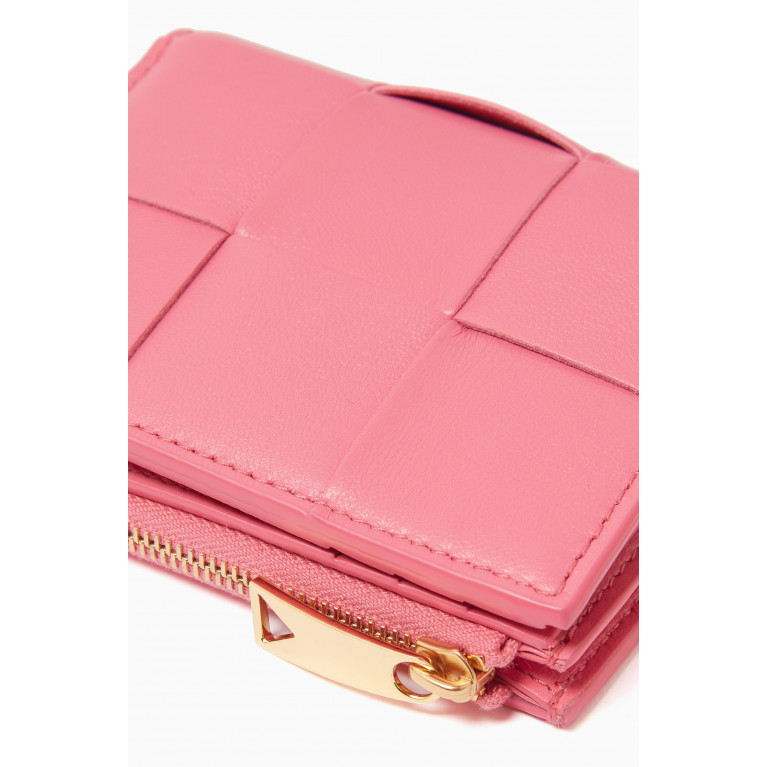 Bottega Veneta - Bi-fold Zip Wallet in Intreccio Nappa Pink