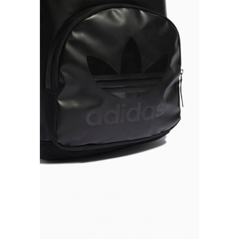 adidas Originals - Adicolour Archive Backpack in Laminated TPU