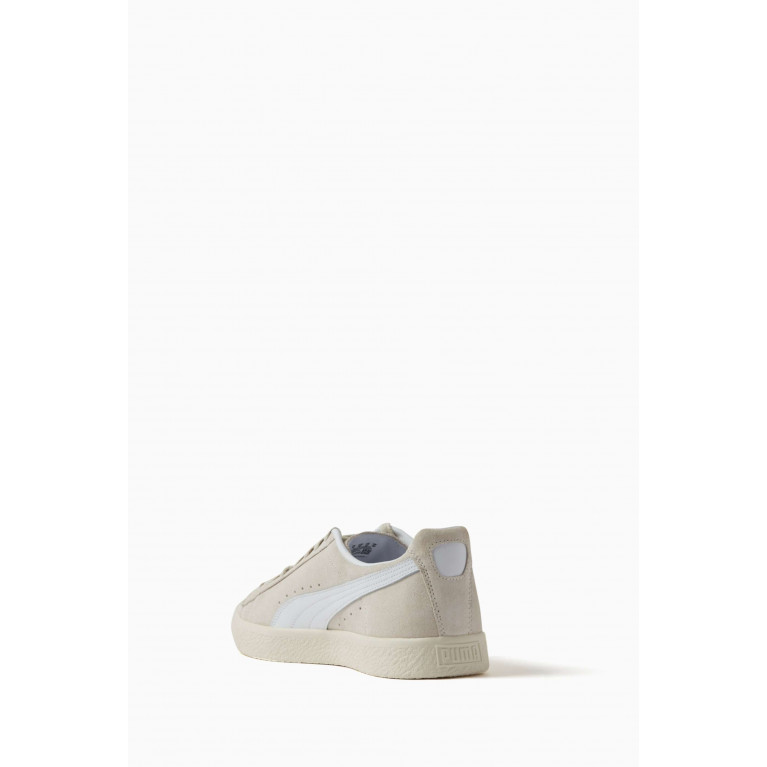 PUMA Select - Clyde PRM Sneakers in Suede