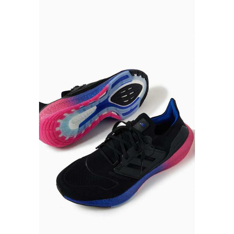 Adidas Sport - Ultraboost 22 Sneakers in Primeknit