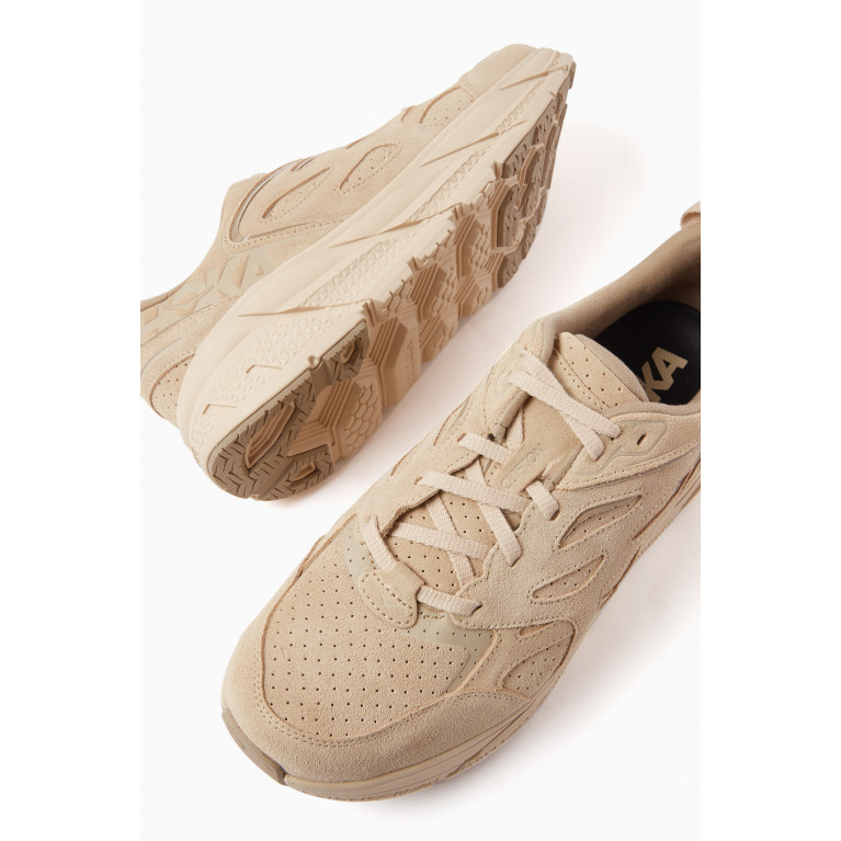 Hoka - Clifton L Sneakers in Suede