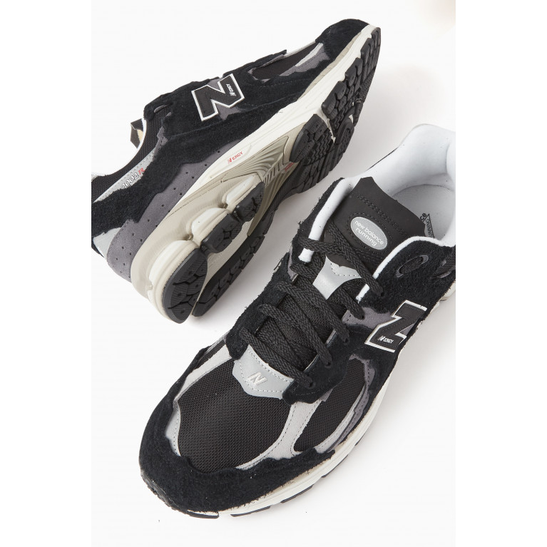 New Balance - 2002 Sneakers in Mixed Materials