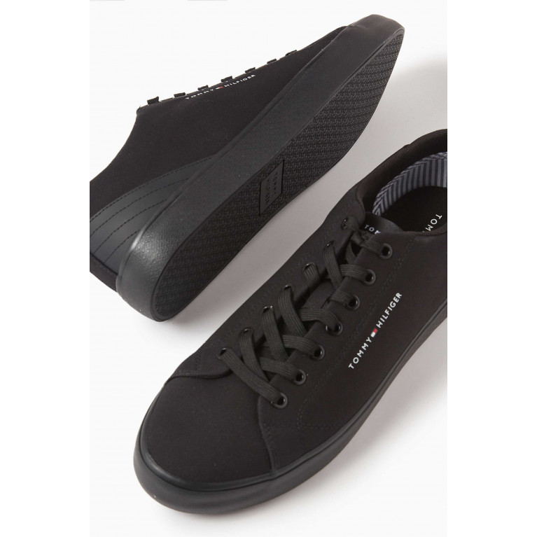 Tommy Hilfiger - Vulcanised Core Low-top Sneakers in Canvas Black