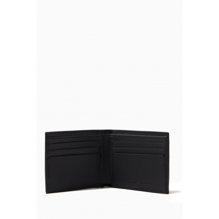 Tommy Hilfiger - Small TH Premium Logo CC Bi-fold Wallet in Leather Black