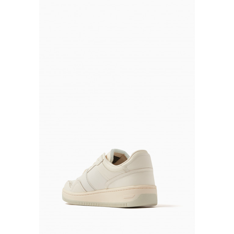 Tommy Jeans - Embossed Cupsole Basket Sneakers in Leather Neutral