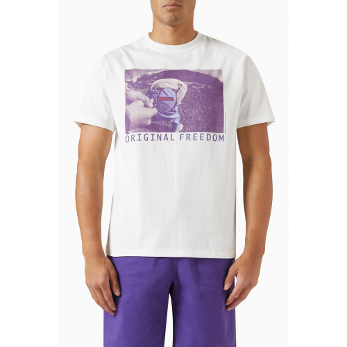Gramicci - Original Freedom Logo Print T-Shirt in Cotton