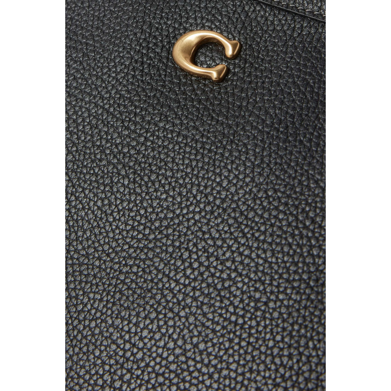 Coach - Essential Pochette 28 in Pebbled Leather Black