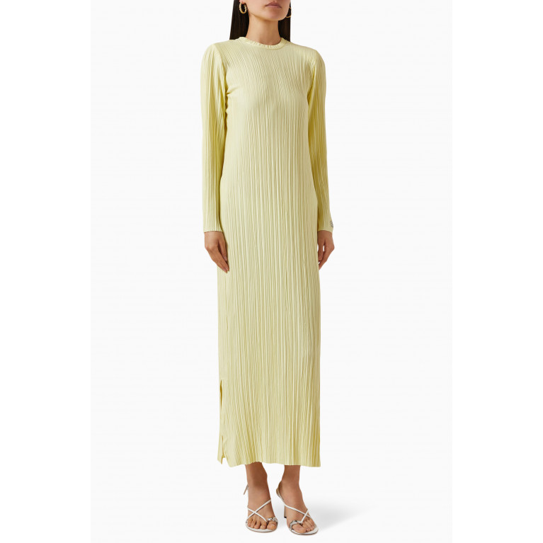 The Giving Movement - Shoulder-pad Maxi Dress in PLISSE100© Yellow