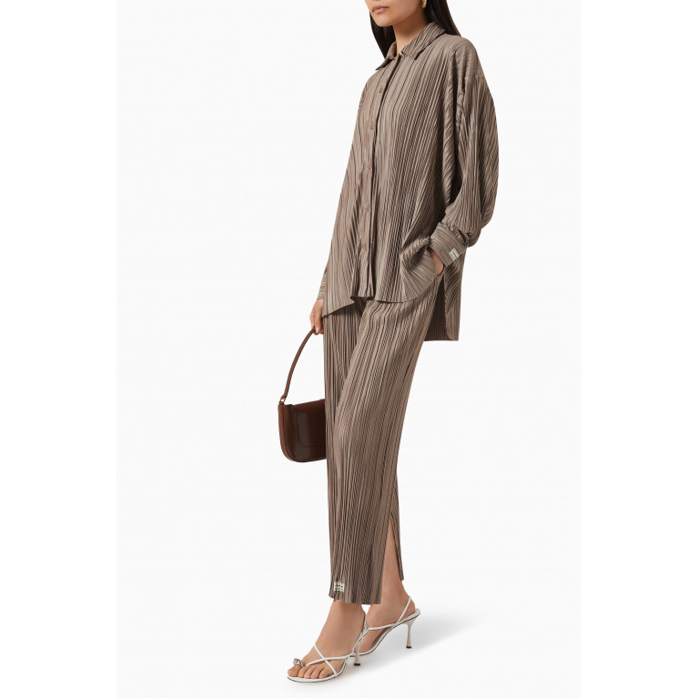 The Giving Movement - Oversized Shirt in Plisse100© Neutral