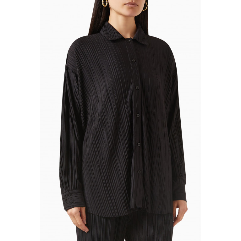 The Giving Movement - Oversized Shirt in Plisse100© Black