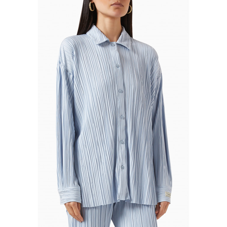 The Giving Movement - Oversized Shirt in Plisse100© Blue