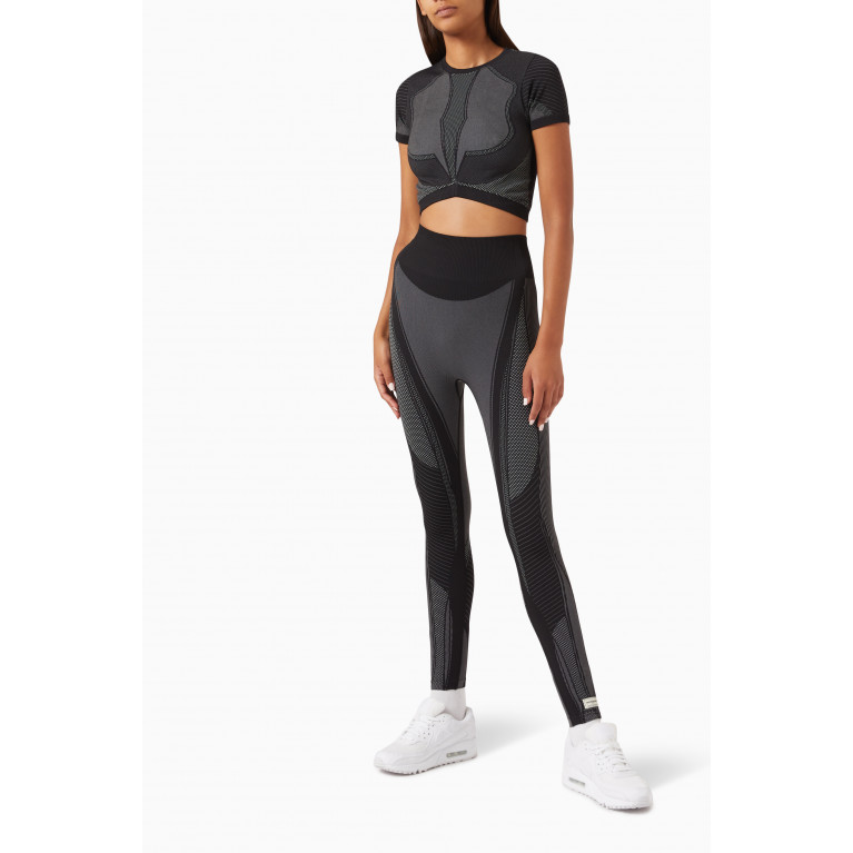The Giving Movement - Contrast Seamless Crop Top in SMLS100© Black