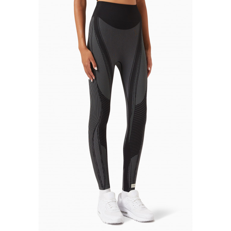 The Giving Movement - Contrast 24" High-rise Leggings in SMLS100© Black
