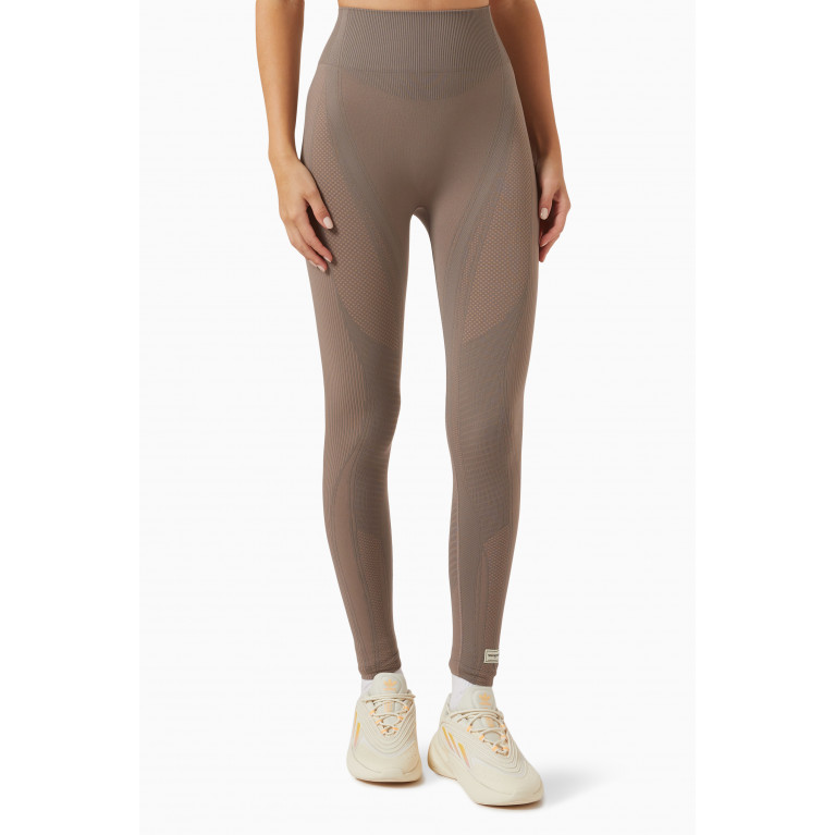 The Giving Movement - Tonal 24" High-rise Leggings in SMLS100© Neutral