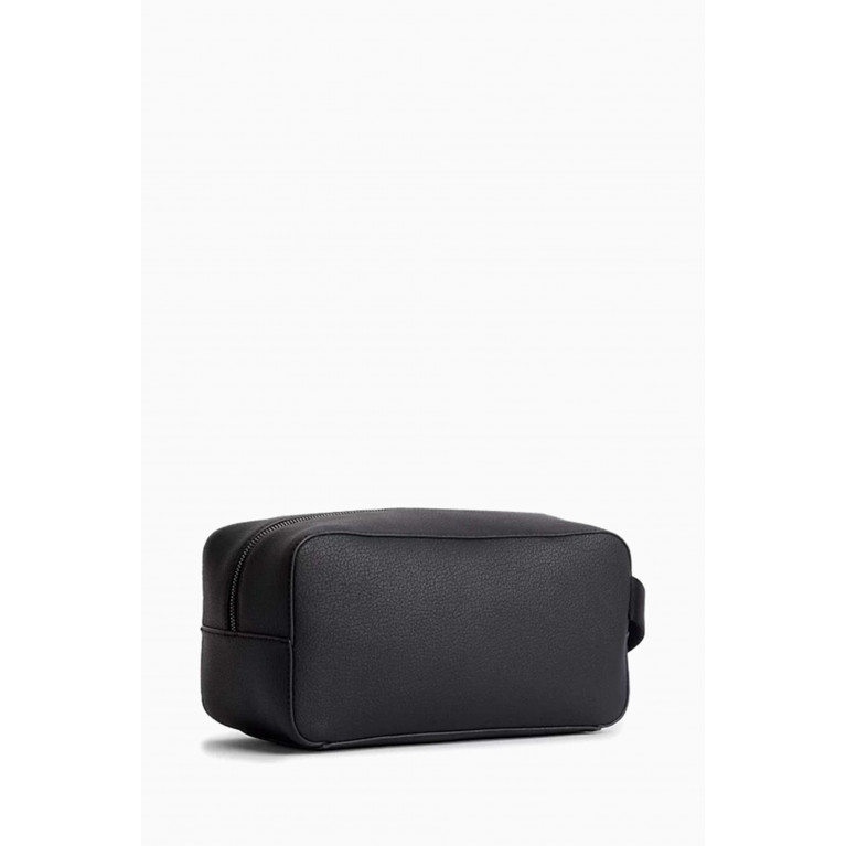 Calvin Klein - CK Logo Washbag in Grained Faux-leather