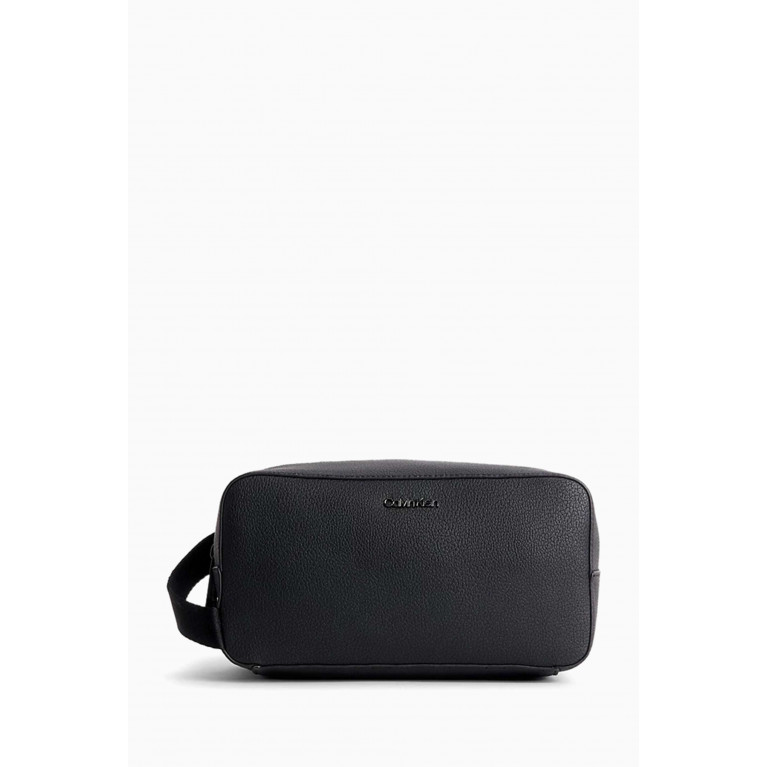 Calvin Klein - CK Logo Washbag in Grained Faux-leather