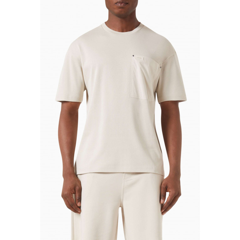 Calvin Klein - Workwear Pocket T-shirt in Cotton Neutral