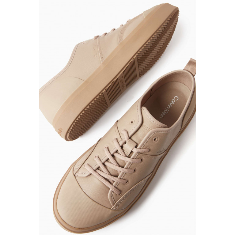 Calvin Klein - Court Cupsole Sneakers in Leather Neutral