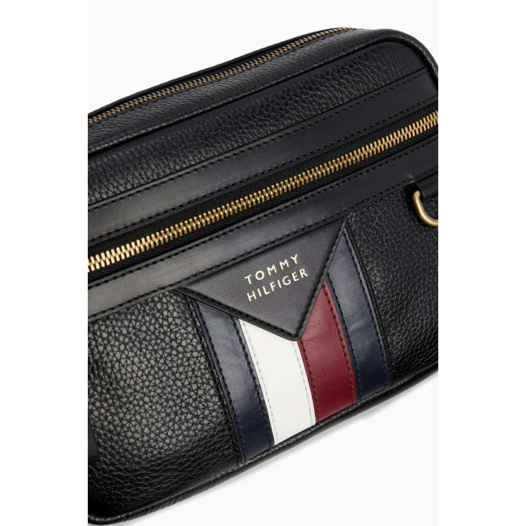 Tommy Hilfiger - Flag Camera Bag in Leather