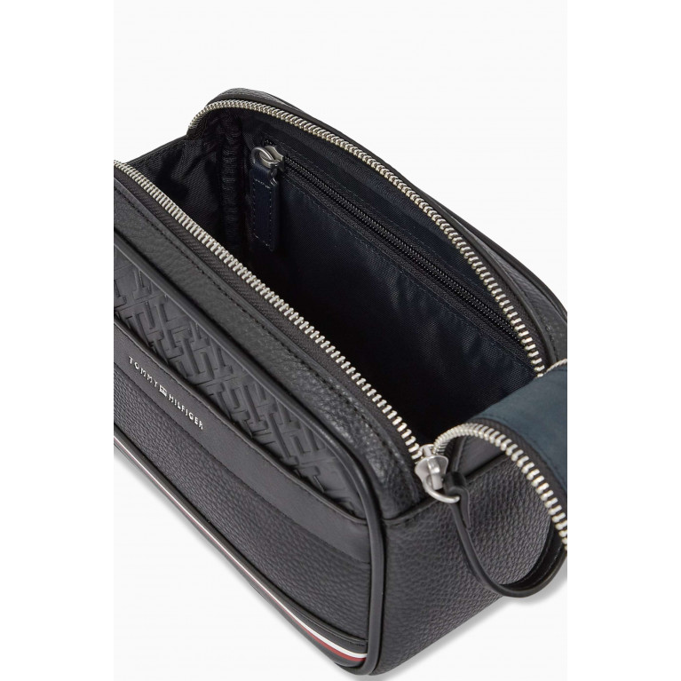 Tommy Hilfiger - TH Central Washbag in Faux Leather
