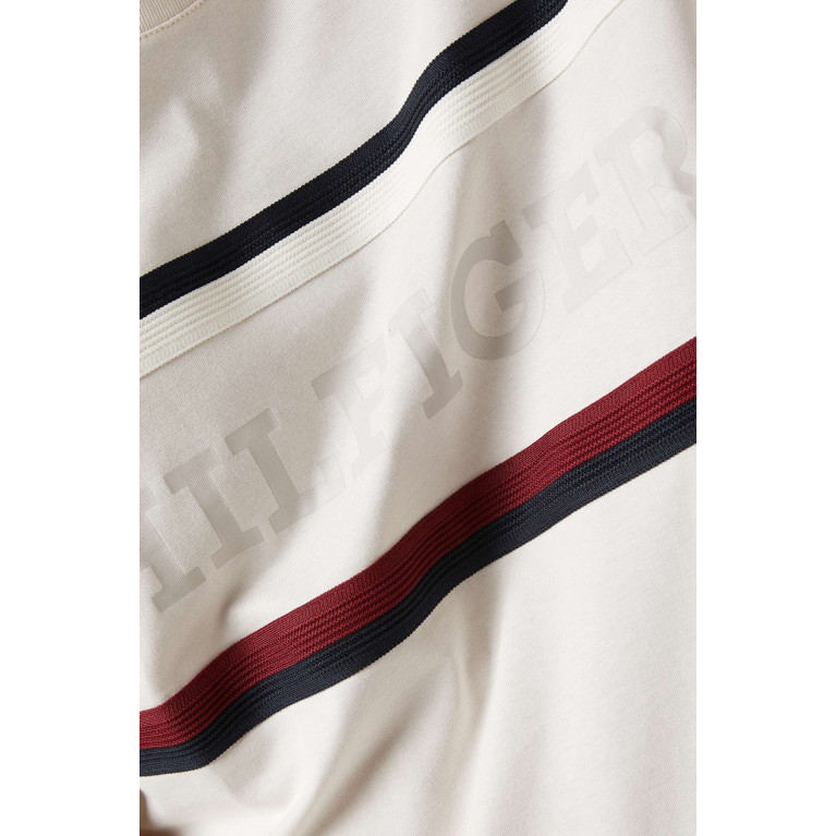 Tommy Hilfiger - Global Stripe Monotype T-shirt in Cotton Neutral