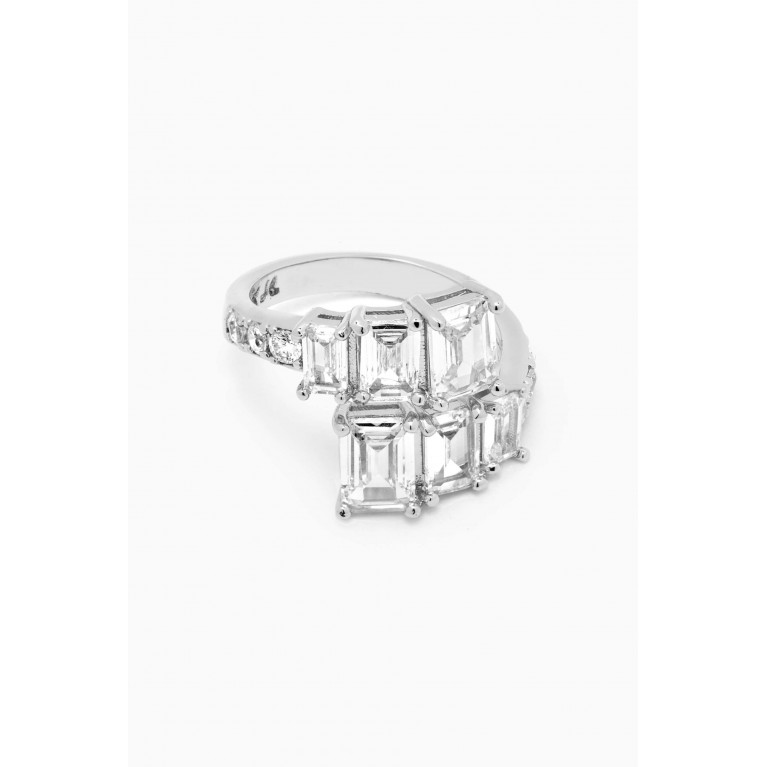 CZ by Kenneth Jay Lane - Graduated Emerald CZ Ring in Rhodium-plated Brass Silver