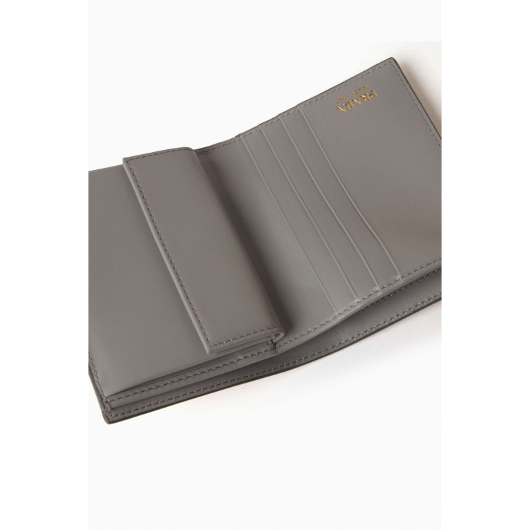 Prada - Small Bi-colour Wallet in Saffiano Leather Neutral