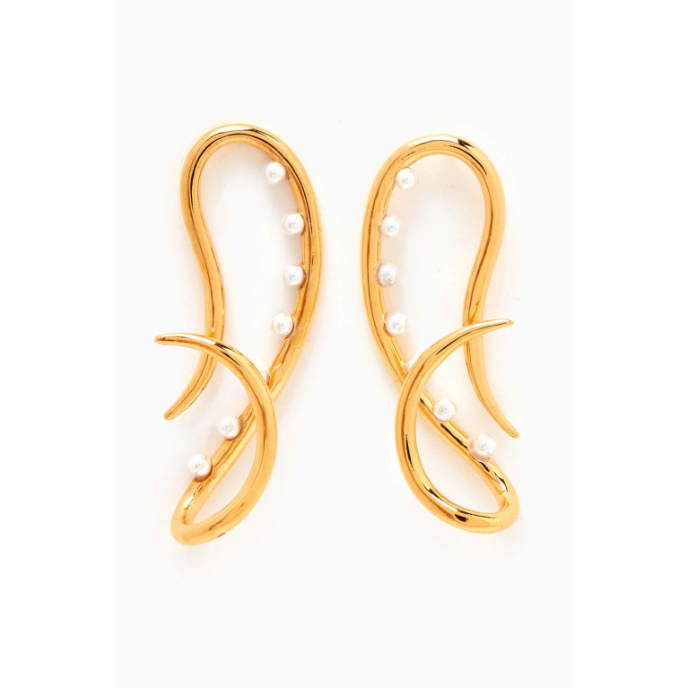 Misho - Twist Pearl Earrings in 22kt Gold-plated Bronze