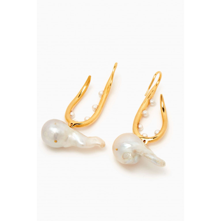 Misho - Mini Twist Pearl Earrings in 22kt Gold-plated Bronze