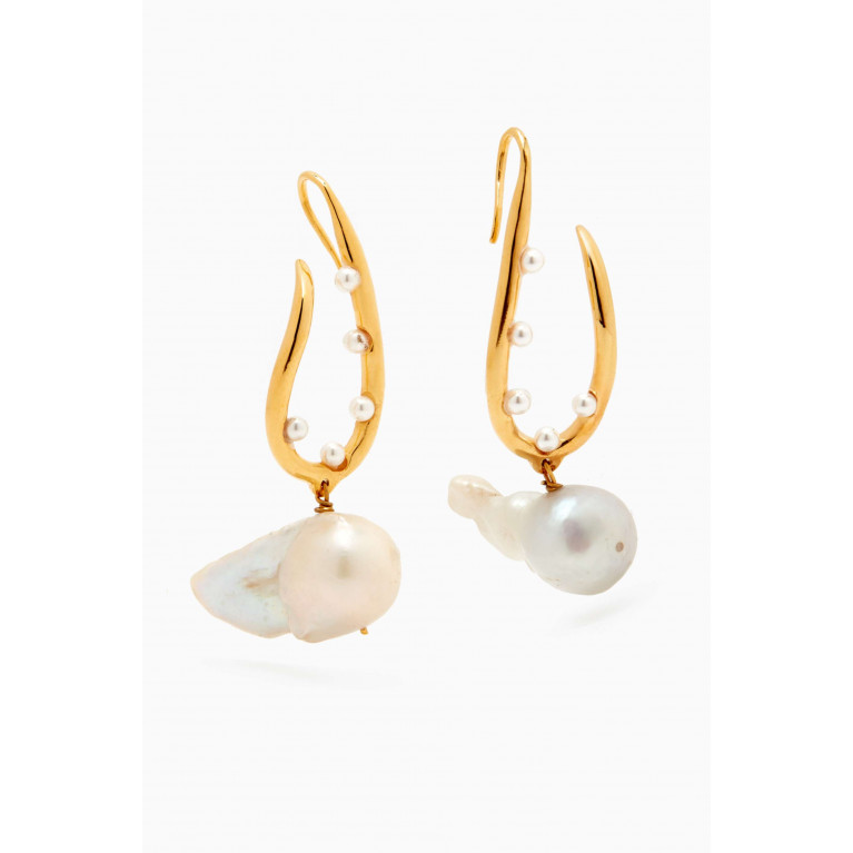 Misho - Mini Twist Pearl Earrings in 22kt Gold-plated Bronze