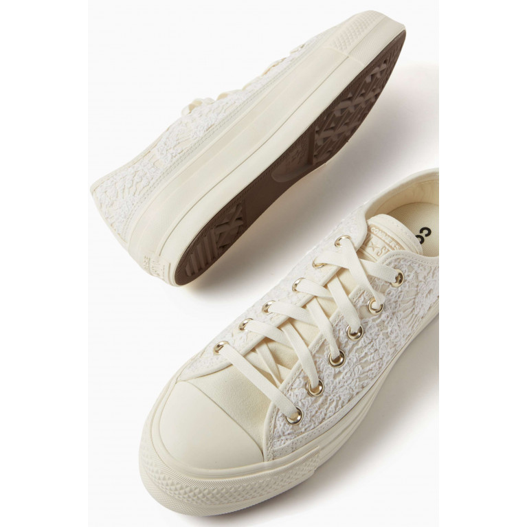 Converse - Chuck Taylor All Star Lift Low Top Sneakers in Embroidered Canva