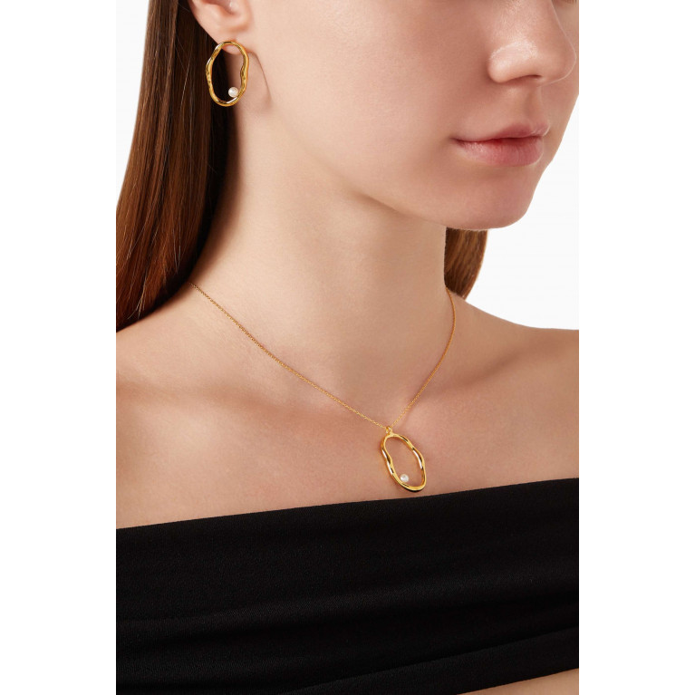Tai Jewelry - Organic-oval Pearl Stud Earrings in Gold-plated Brass