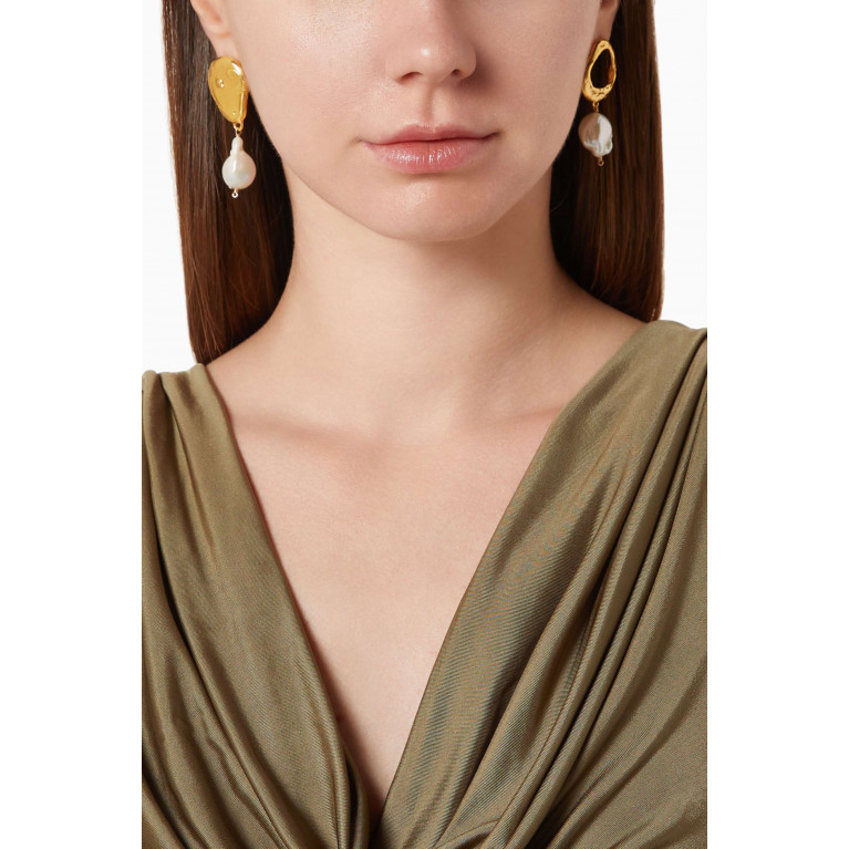 Alighieri - Infernal Storm Pearl Drop Earrings in 24kt Gold-plated Bronze