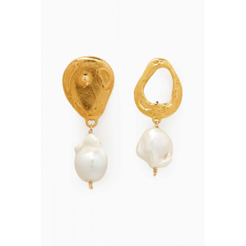 Alighieri - Infernal Storm Pearl Drop Earrings in 24kt Gold-plated Bronze