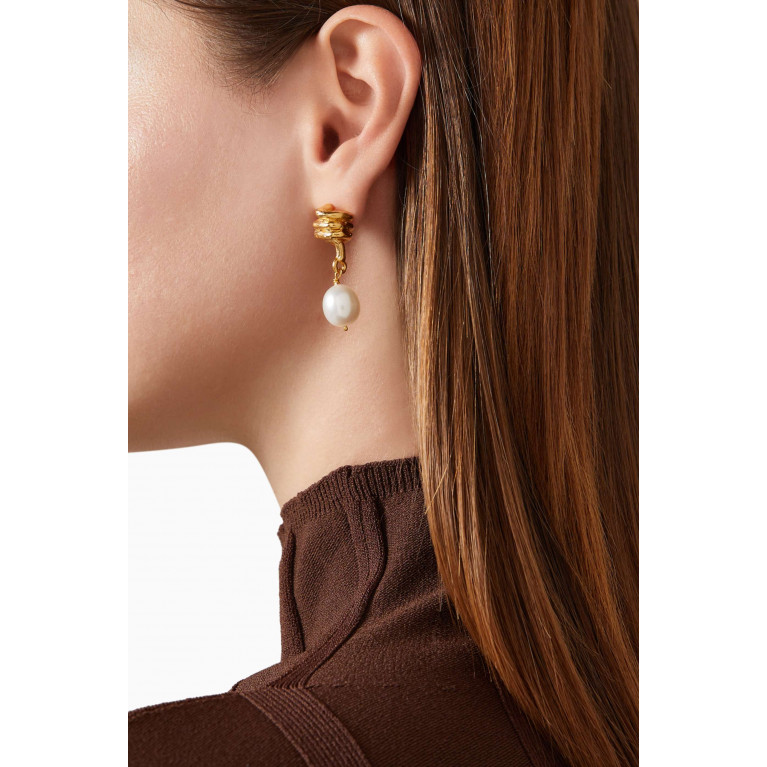 Alighieri - The Celestial Raindrop Pearl Earrings in 24kt Gold-plated Bronze