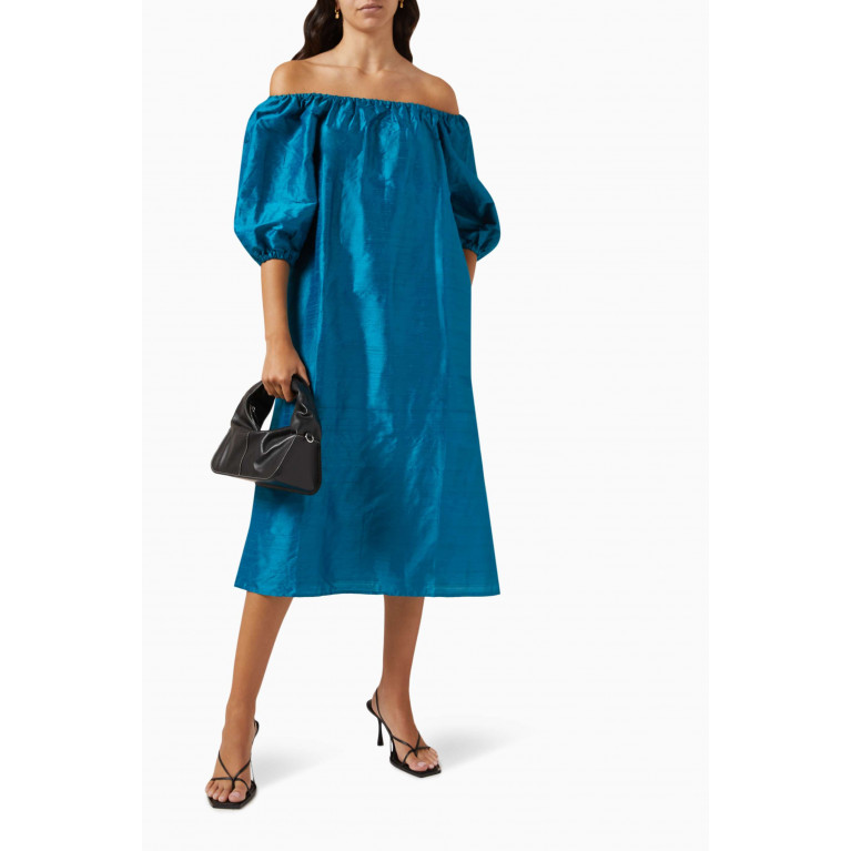 è lei - Tiptop Off-shoulder Dress in Silk Blue