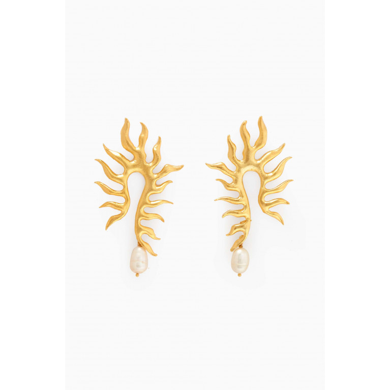 Lynyer - Flame Pearl Earrings in 24kt Gold-plated Brass