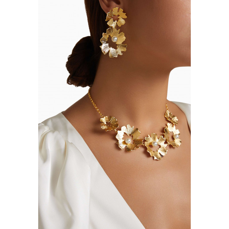Lynyer - Gaia Pearl Drop Earrings in 24kt Gold-plated Brass