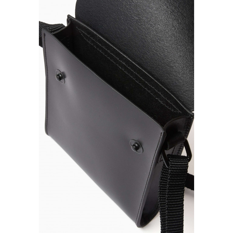 Fred Perry - Crossbody Pouch in Burnished Leather