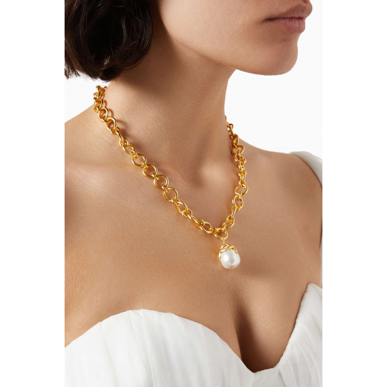 VALÉRE - Gemma Chain Pearl Pendant Necklace in 24kt Gold-plated Brass